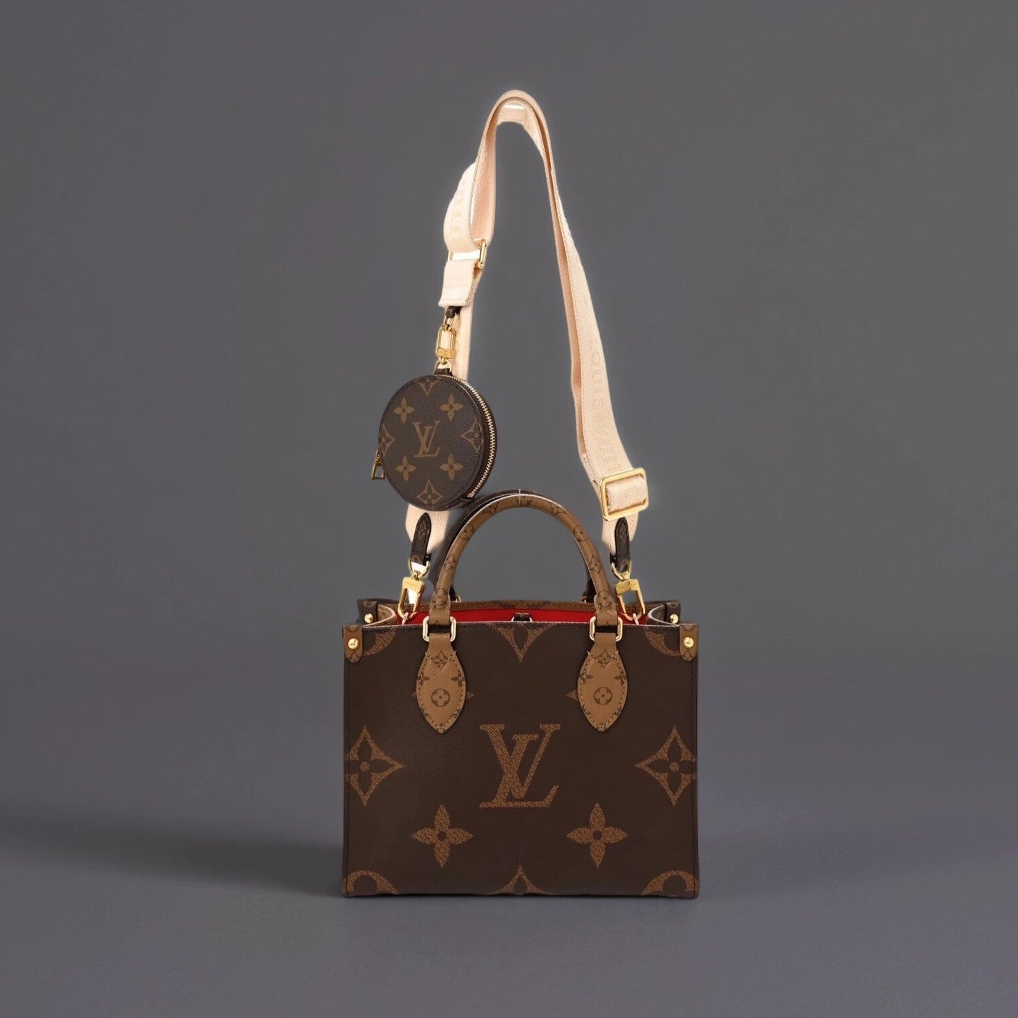 Reverse Monogram Giant Onthego PM