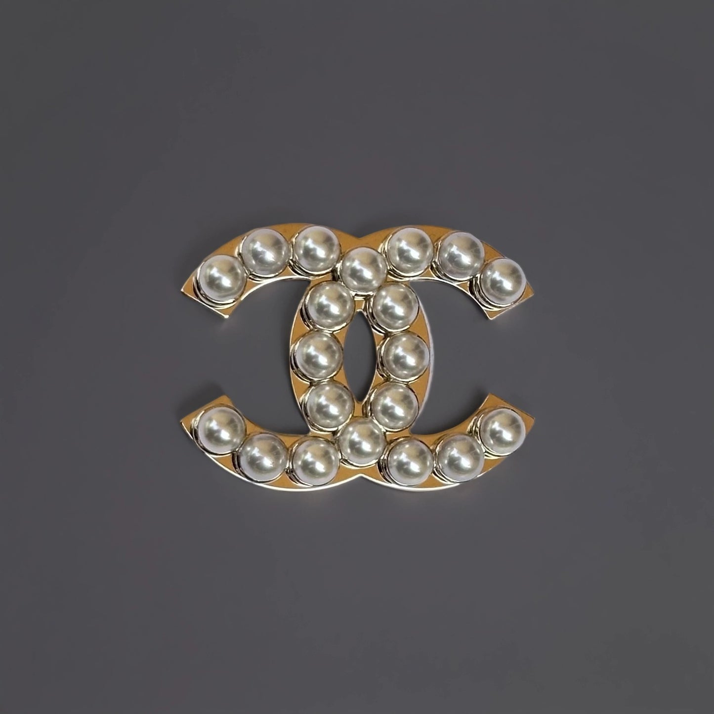 Pearl CC Brooch Gold