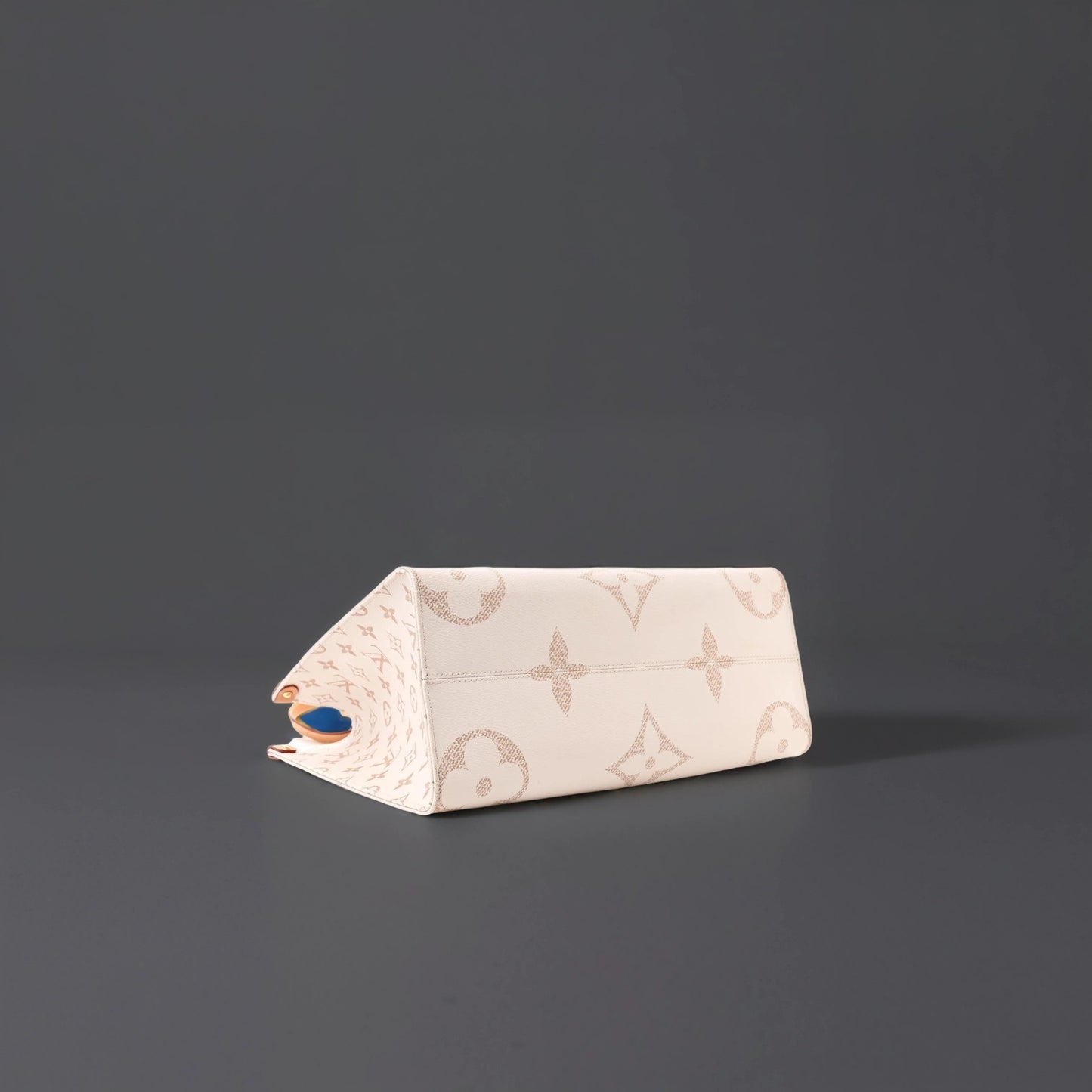 Monogram Giant Spring In The City Onthego MM