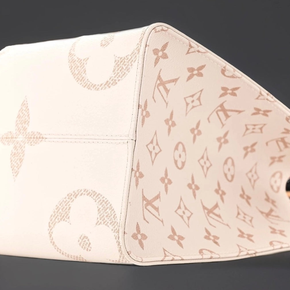 Monogram Giant Spring In The City Onthego MM