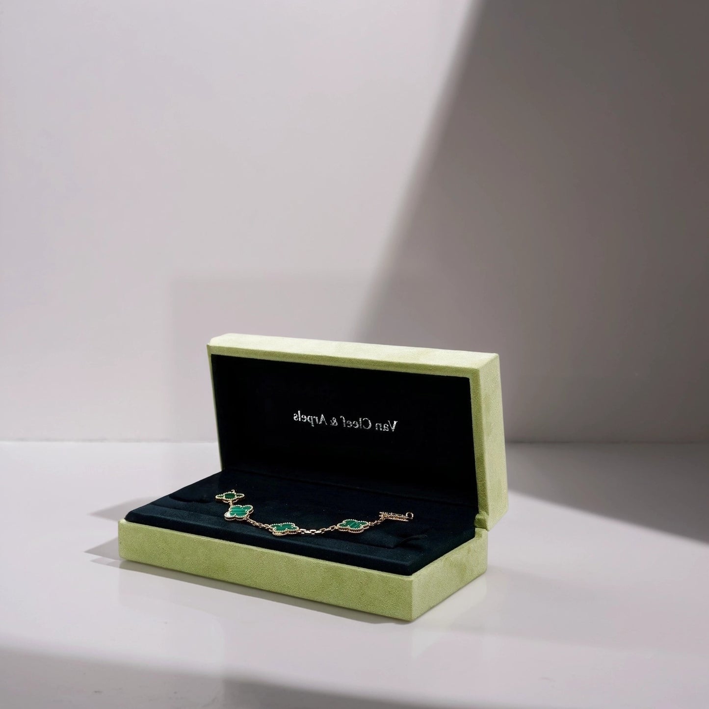 18K Yellow Gold Malachite 5 Motifs Vintage Alhambra Bracelet