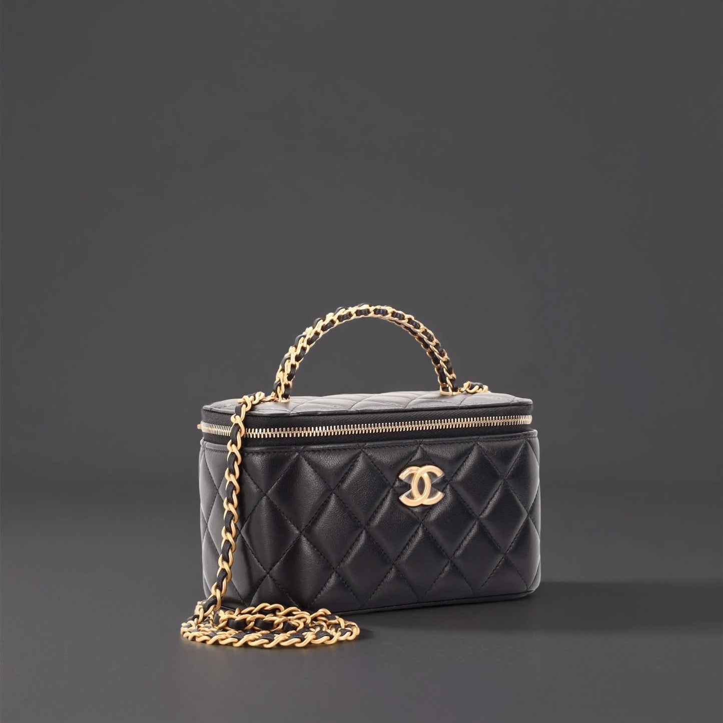 Lambskin Quilted Small Top Handle Vanity Case With Chain Black