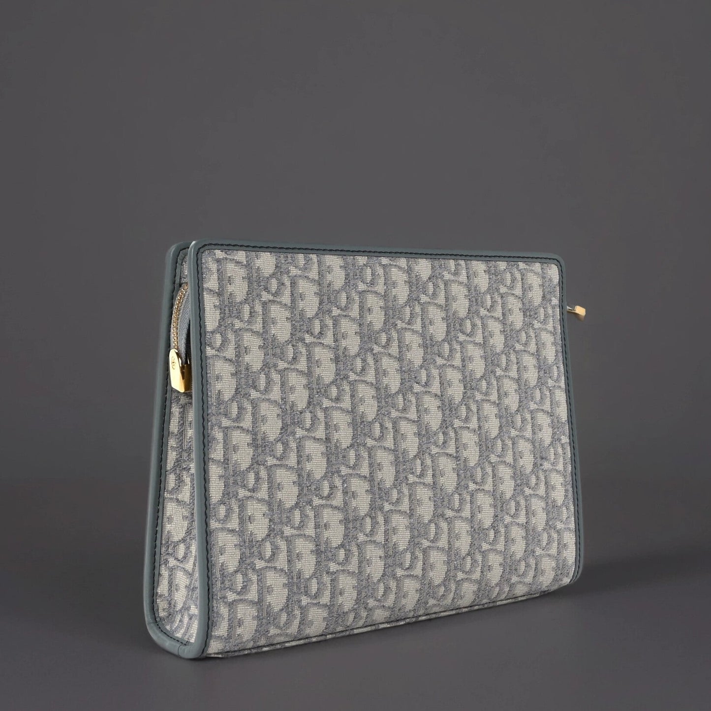 Oblique Medium 30 Montaigne Pouch Grey