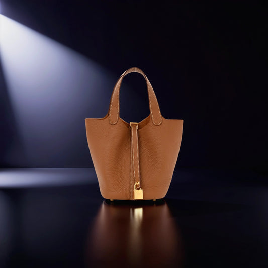 Taurillon Clemence Picotin Lock 18 PM Gold