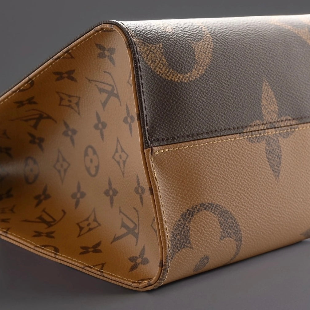 Reverse Monogram Giant Onthego MM