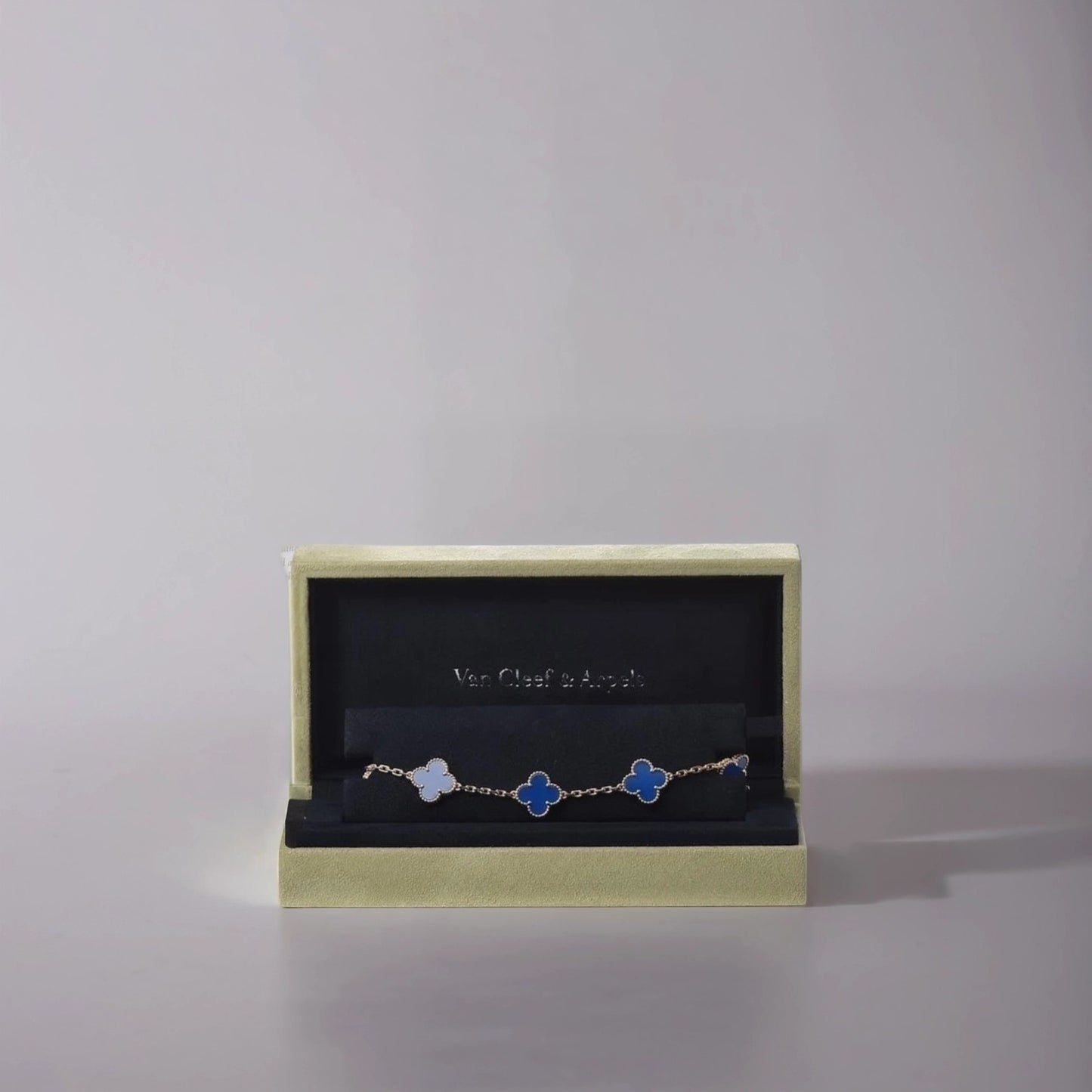 18K Yellow Gold Blue Agate 5 Motifs Vintage Alhambra Bracelet