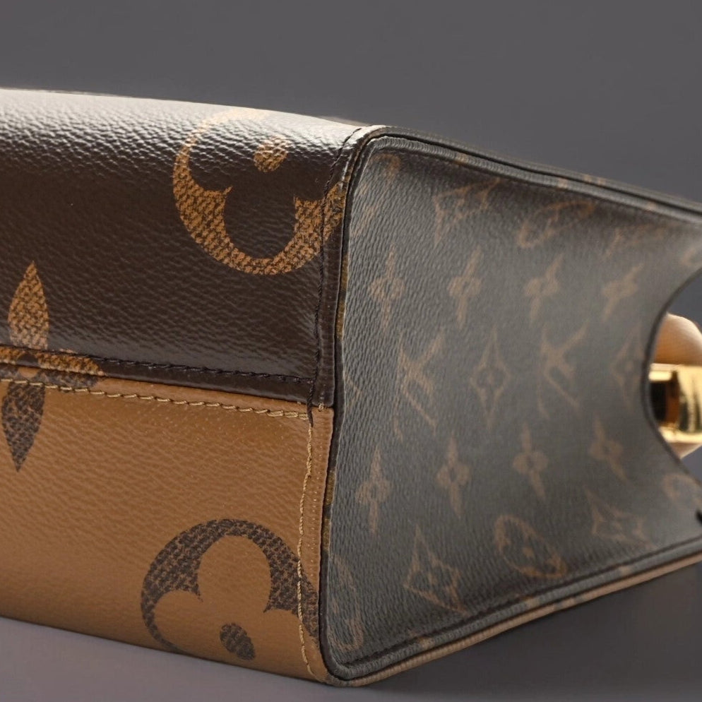 Reverse Monogram Giant Onthego PM