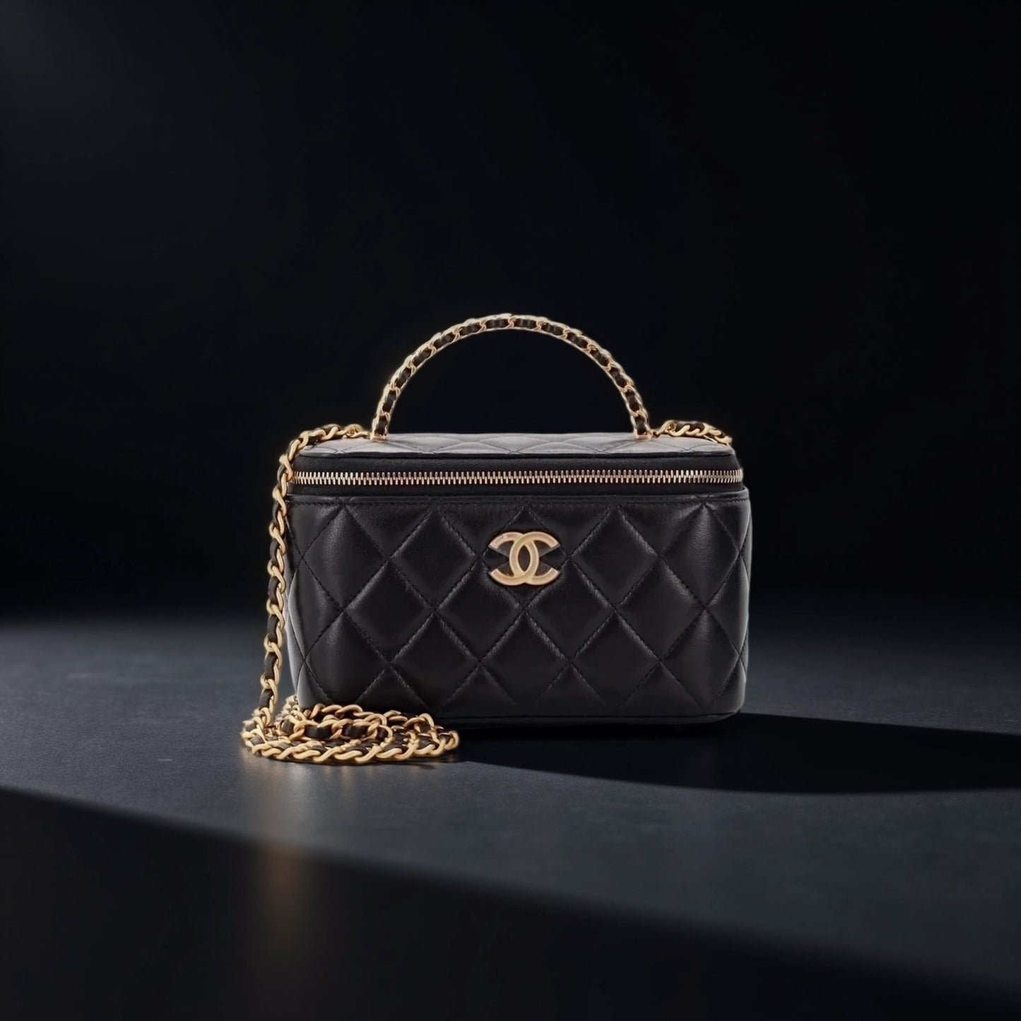 Lambskin Quilted Small Top Handle Vanity Case With Chain Black