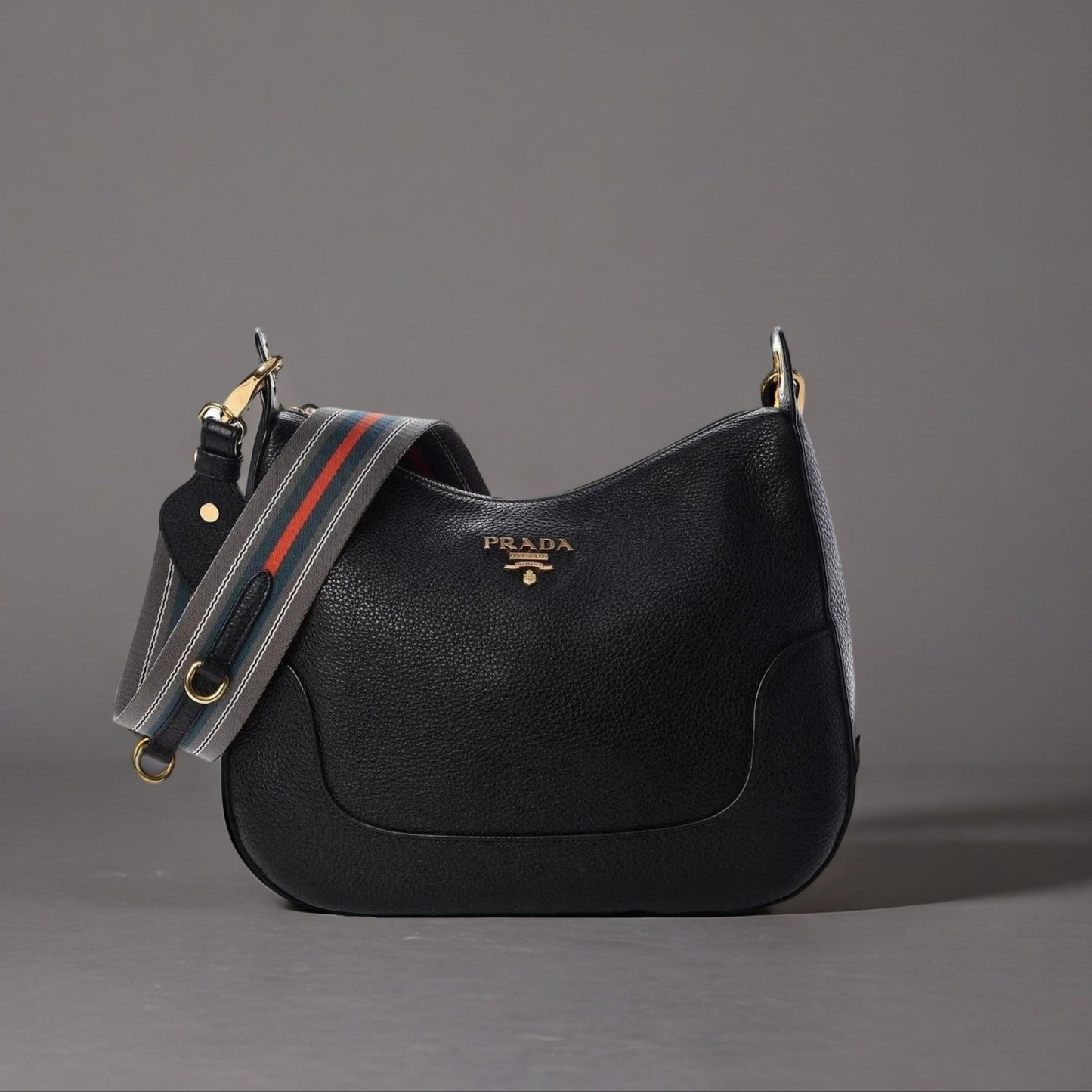 Vitello Daino Hobo Black