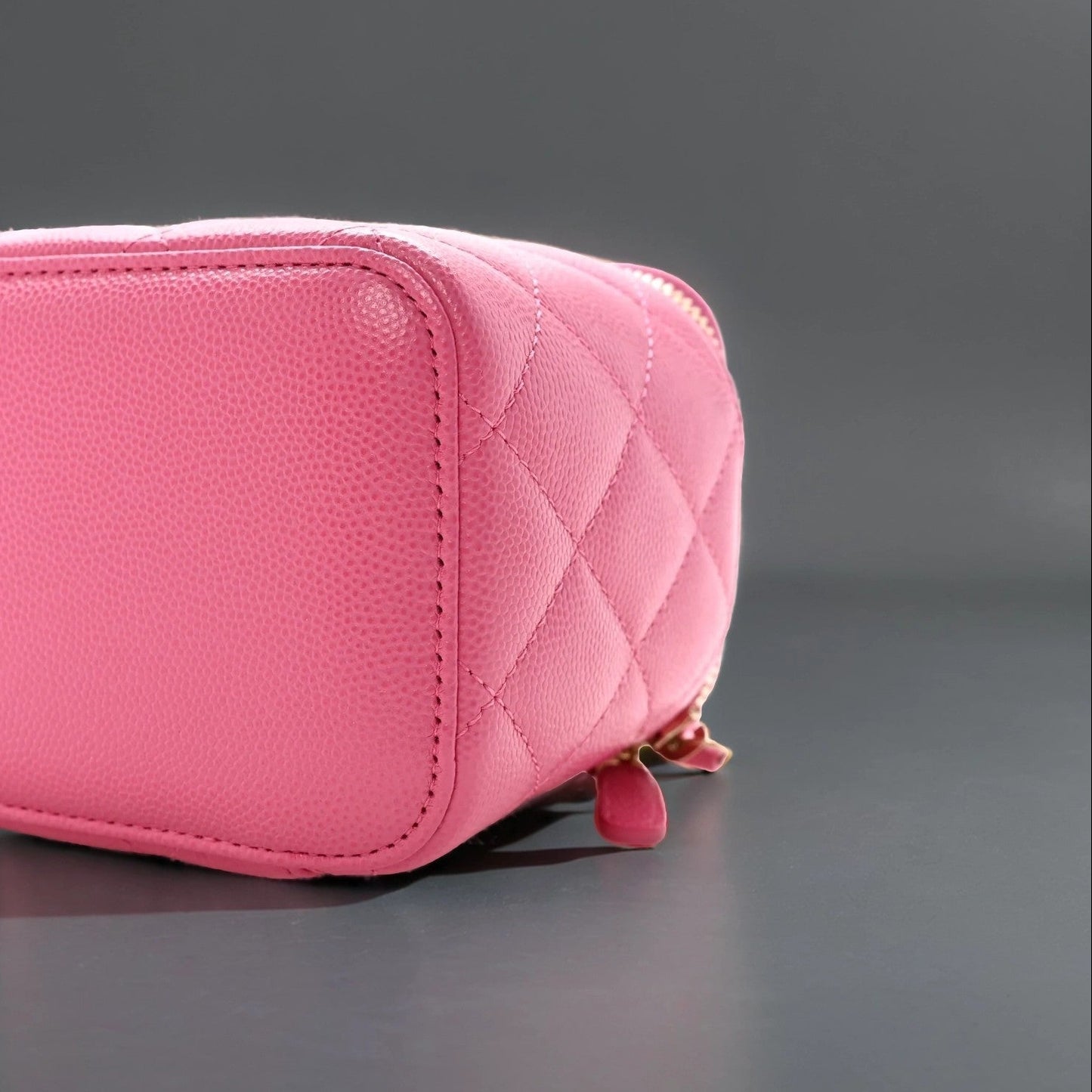 Caviar Quilted Small Vanity Case With Chain Pink