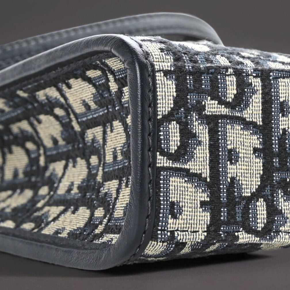 Oblique 30 Montaigne Pouch Blue