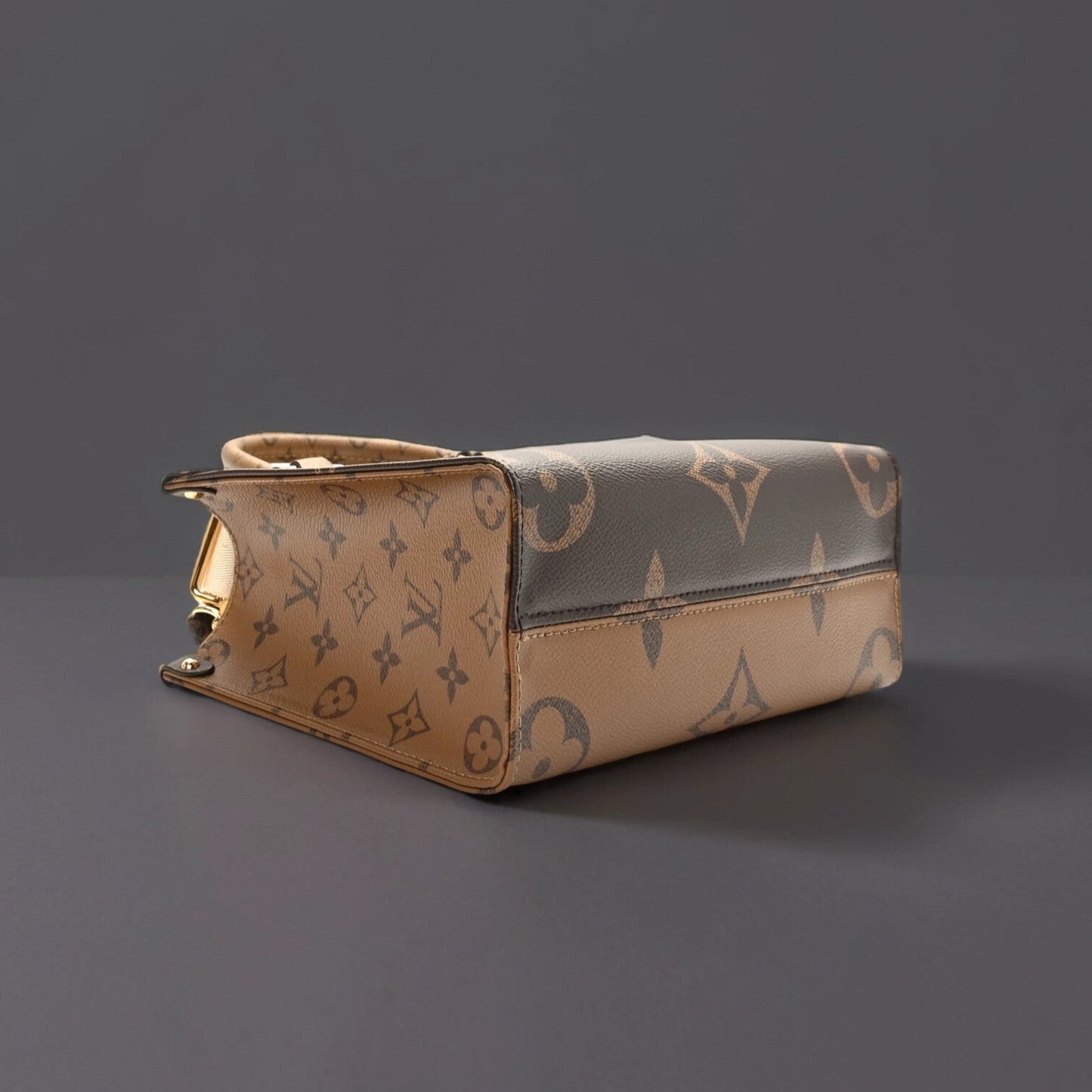 Reverse Monogram Giant Onthego PM